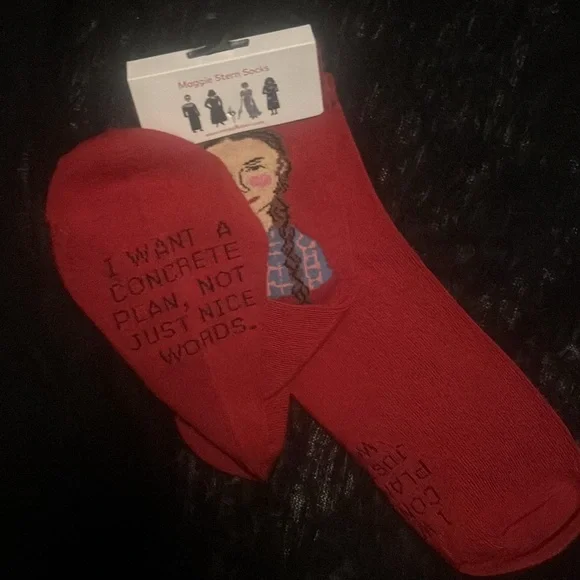 💜NEW❤️ Collectible Maggie Stern Socks ⛵️GRETA⚓️ - Picture 2 of 6
